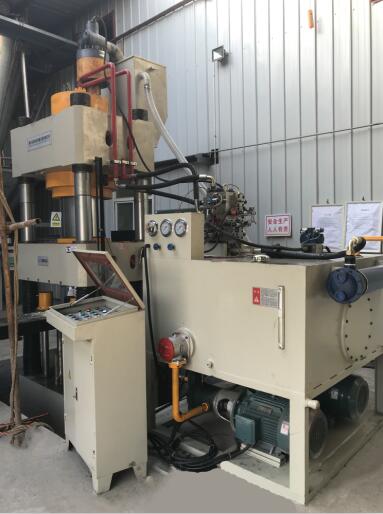 Y32-500T鹽(yán)舔磚四(si)柱液壓(yā)機