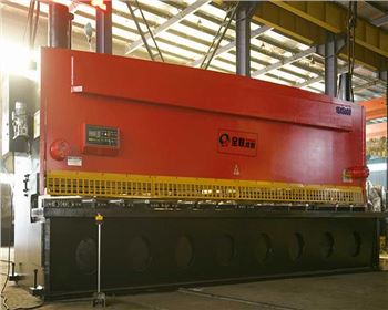 剪闆(pan)機已成為各企(qi)事業單位使用(yong)較為廣泛的剪(jian)切設備