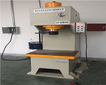 單柱液壓機(ji)維修改造